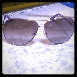 Chole sunglasses.. Price is FIRM‼️